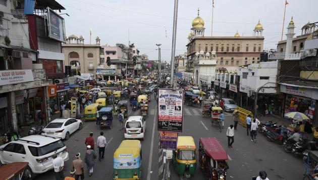 Traders in Chandni Chowk will also shut down shops on Sunday and prevent hawkers operation in support of Janata Curfew (HT File PHOTO) Traders in Chandni Chowk will also shut down shops on Sunday and prevent hawkers operation in support of Janata Curfew (HT File PHOTO)