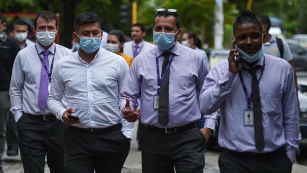 Men wear face masks as a precautionary measure against the spread of the new coronavirus, COVID-19. (AFP photo) Men wear face masks as a precautionary measure against the spread of the new coronavirus, COVID-19. (AFP photo)