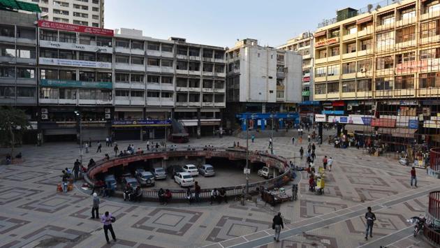 A near empty view of the otherwise bustling Nehru Place market. According to government authorities and market associations, as the number of positive COVID-19 cases increases in Delhi-NCR, crowds in public places have been thinning with each passing day. (Sanchit Khanna / HT Photo) A near empty view of the otherwise bustling Nehru Place market. According to government authorities and market associations, as the number of positive COVID-19 cases increases in Delhi-NCR, crowds in public places have been thinning with each passing day. (Sanchit Khanna / HT Photo)