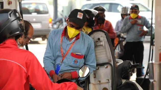 India’s average crude oil purchase price, which factors in the rupee-dollar exchange rate, has dropped by Rs 309 per barrel since March 16(HT Photo) India’s average crude oil purchase price, which factors in the rupee-dollar exchange rate, has dropped by Rs 309 per barrel since March 16(HT Photo)