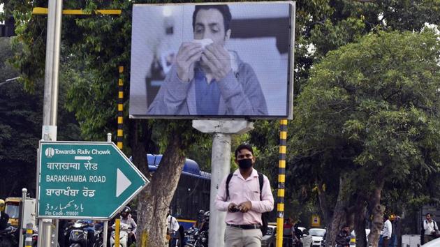 People seen wearing protective face masks as a precaution against coronavirus at Barakhamba Road, in New Delhi. (Sanjeev Verma/HT PHOTO) People seen wearing protective face masks as a precaution against coronavirus at Barakhamba Road, in New Delhi. (Sanjeev Verma/HT PHOTO)