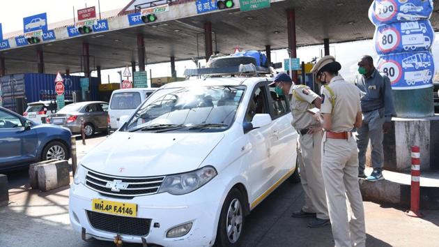 The Pune district administration on Friday, began thermal screening at Urse toll plaza at Talegaon, on the Pune-Mumbai expressway. (HT PHOTO) The Pune district administration on Friday, began thermal screening at Urse toll plaza at Talegaon, on the Pune-Mumbai expressway. (HT PHOTO)