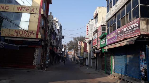 View of deserted Sadar Bazar in Gurugram on Sunday, March 22. (Yogendra kumar/HT) View of deserted Sadar Bazar in Gurugram on Sunday, March 22. (Yogendra kumar/HT)