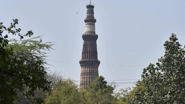 Deserted view of Qutub Minar, as India observes Janta Curfew for a day in New Delhi. (Sanjeev Verma/HT) Deserted view of Qutub Minar, as India observes Janta Curfew for a day in New Delhi. (Sanjeev Verma/HT)