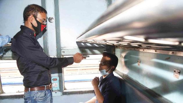 A railway staff conducts thermal screening in wake of coronavirus concerns, at Patna Junction. (Santosh Kumar / Hindustan Times) A railway staff conducts thermal screening in wake of coronavirus concerns, at Patna Junction. (Santosh Kumar / Hindustan Times)