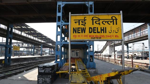 Empty New Delhi Railway Station during Janta curfew in New Delhi on Sunday/ (arvind yadav/ht) Empty New Delhi Railway Station during Janta curfew in New Delhi on Sunday/ (arvind yadav/ht)