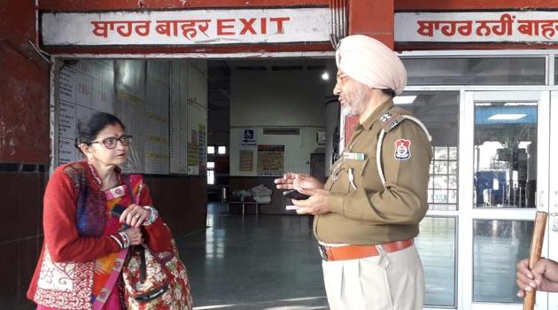 A GRP official and railway official guide a passenger at the railway station in Jalandhar. (Pardeep Pandit/HT) A GRP official and railway official guide a passenger at the railway station in Jalandhar. (Pardeep Pandit/HT)