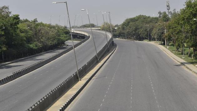 Deserted view of Rao Tula Ram Marg, as India observes Janta Curfew for a day in New Delhi. (Sanjeev Verma/HT) Deserted view of Rao Tula Ram Marg, as India observes Janta Curfew for a day in New Delhi. (Sanjeev Verma/HT)