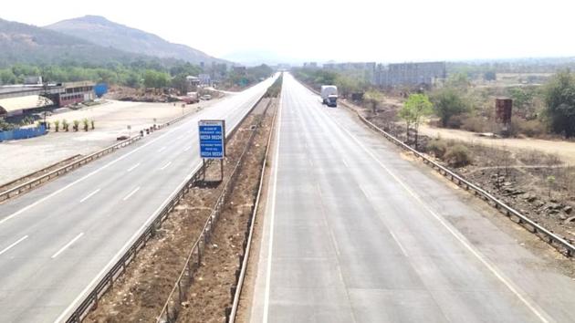 Deserted expressway near Urse toll naka in Pune. (ht photo) Deserted expressway near Urse toll naka in Pune. (ht photo)