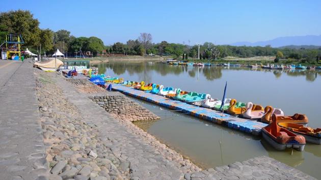 Deserted view of Sukhna Lake during Janta Curfew in Chandigarh on Sunday March 22, 2020. (Anil Dayal/ht) Deserted view of Sukhna Lake during Janta Curfew in Chandigarh on Sunday March 22, 2020. (Anil Dayal/ht)