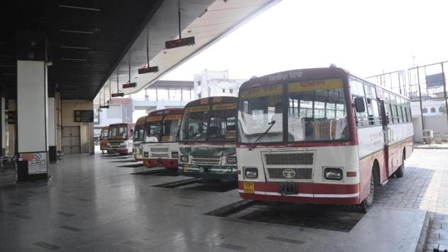 All UPSRTC buses are standing at Alambagh Bus stand during Janta curfew due to coronavirus in Lucknow India on Sunday March 22, 2020. (Deepak Gupta/Ht) All UPSRTC buses are standing at Alambagh Bus stand during Janta curfew due to coronavirus in Lucknow India on Sunday March 22, 2020. (Deepak Gupta/Ht)