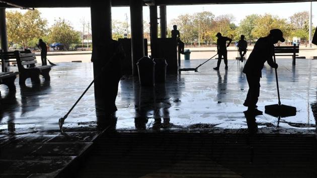 MC Employees Sensitized the ISBT 43 due to Corona COVID 19 pandemic in Chandigarh on Sunday, March 22,2020. (Ravi Kumar/ht) MC Employees Sensitized the ISBT 43 due to Corona COVID 19 pandemic in Chandigarh on Sunday, March 22,2020. (Ravi Kumar/ht)