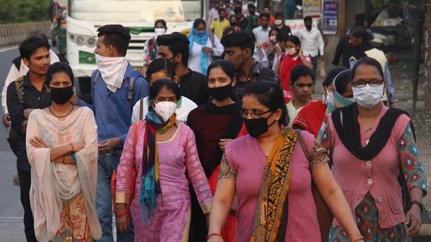People, some wearing facemasks as a precautionary measure amid rising coronavirus concerns, at Sector 58, in Noida.(Virendra Singh Gosain / Hindustan Times) People, some wearing facemasks as a precautionary measure amid rising coronavirus concerns, at Sector 58, in Noida.(Virendra Singh Gosain / Hindustan Times)