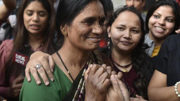 Asha Devi, mother of the 2012 Delhi gang rape victim celebrates with her neighbours at her residence after the four convicts were hanged, in Dwarka. The four convicts were hanged to death on Friday at 5.30 am inside Tihar’s jail number 3. (Vipin Kumar/HT Photo)
