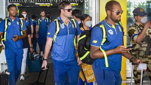 South Africa cricket team players arrive at NSCBI Aiport, in Kolkata.(PTI) South Africa cricket team players arrive at NSCBI Aiport, in Kolkata.(PTI)