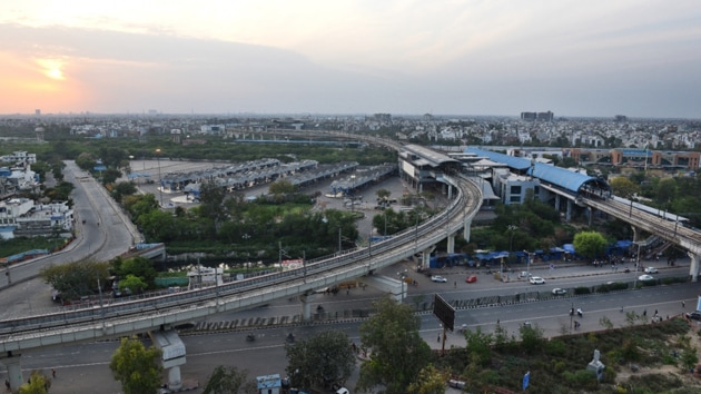 A deserted view of Anand Vihar Bus Terminus, Anand Vihar Metro Station on Monday after the Delhi Government suspended public transport to fight the coronavirus outbreak. (Ajay Aggarwal/HT PHOTO) A deserted view of Anand Vihar Bus Terminus, Anand Vihar Metro Station on Monday after the Delhi Government suspended public transport to fight the coronavirus outbreak. (Ajay Aggarwal/HT PHOTO)