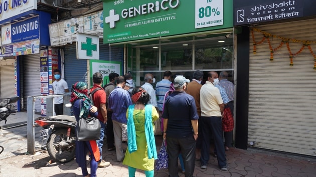 People queue up outside a chemist’s shop in Thane near Mumbai. (Praful Gangurde/HT PHOTO) People queue up outside a chemist’s shop in Thane near Mumbai. (Praful Gangurde/HT PHOTO)