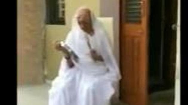 PM Modi’s mother was seen beating a utensil in the spirit of Janta Curfew (Sourced) PM Modi’s mother was seen beating a utensil in the spirit of Janta Curfew (Sourced)