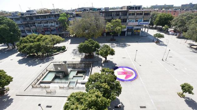 Otherwise bustling with visitors, the Sector 17 Plaza was devoid of even a single person on Sunday (Ravi Kumar/HT) Otherwise bustling with visitors, the Sector 17 Plaza was devoid of even a single person on Sunday (Ravi Kumar/HT)