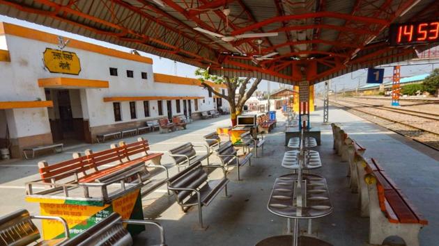 A deserted view of Loni Railway Station during 'Janta curfew' in the wake of coronavirus pandemic, in Ghaziabad.(PTI)