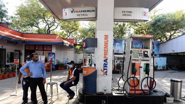 Petrol pump employees seen at Minto Road, New Delhi, during Janta Curfew on Sunday, March 22, 2020 . (Biplov Bhuyan / HT Photo) Petrol pump employees seen at Minto Road, New Delhi, during Janta Curfew on Sunday, March 22, 2020 . (Biplov Bhuyan / HT Photo)