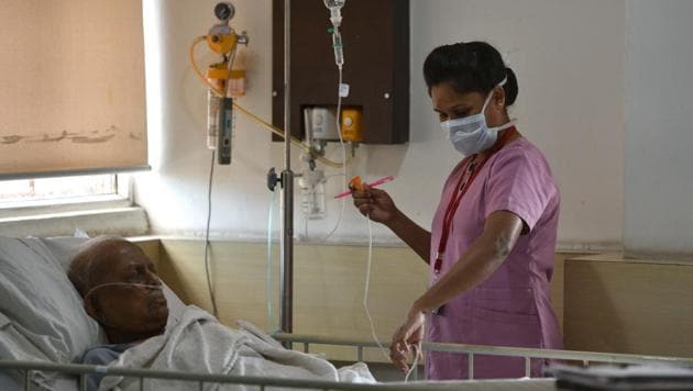 A nurse at Kolkata’s AMRI Hospital is seen at work during Janta Curfew called by PM Modi to help prevent the spread of coronavirus, n Sunday, March 22, 2020.(Samir Jana / HT Photo)