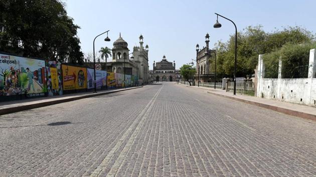 A view of a deserted road at Hussainabad in Lucknow, Uttar Pradesh, during the Janta Curfew on Sunday, March 22, 2020.(Dheeraj Dhawan / HT Photo)