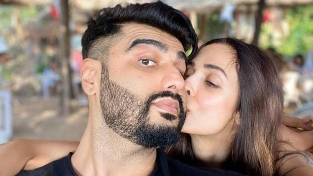 Arjun Kapoor trolled Malaika Arora for being a poser but her reply won the day.