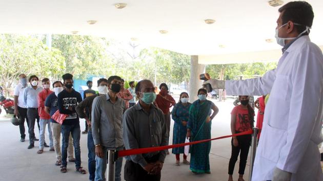 Visitors go through thermal screening amid rising coronavirus scare at Civil Hospital, sector-10, in Gurugram. (Yogendra Kumar/HT PHOTO) Visitors go through thermal screening amid rising coronavirus scare at Civil Hospital, sector-10, in Gurugram. (Yogendra Kumar/HT PHOTO)