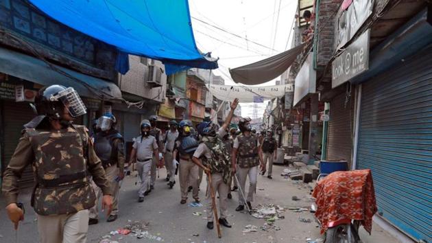 A police officer asks residents to not come out from their homes as they patrol in a lane after clearing the site of the longest-running protest against a new citizenship law following the lockdown by Delhi state government to limit the spreading of coronavirus disease (COVID-19), in Shaheen Bagh area of New Delhi. (REUTERS)