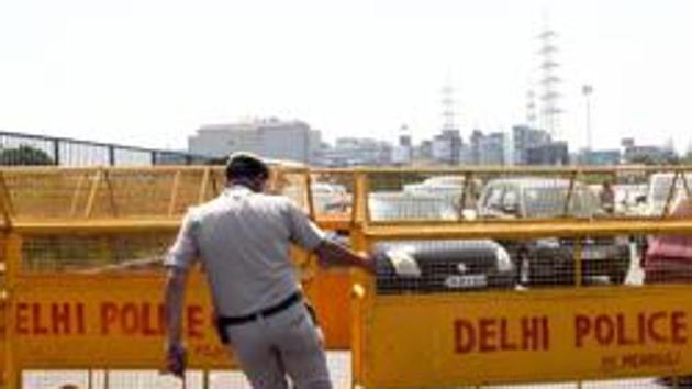 Policemen stop and check ID cards of commuters on the Gurgaon-Delhi border after lockdown in Gurgaon, March 23, 2020(ANI)