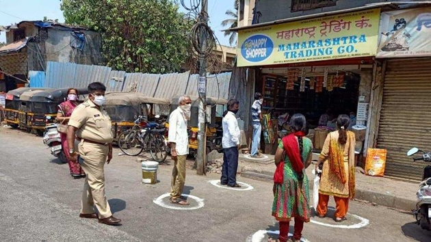 The top brass of the city police held a meeting after the PM’s speech and the decision to mark the roads and footpaths for disciplined queues was taken, Mumbai Police officials aware of the developments said.