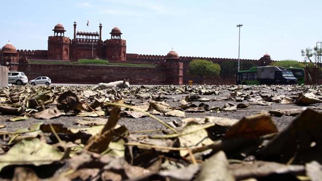 Red Fort wears a deserted look during the called curfew in the wake of coronavirus pandemic, in New Delhi.(ANI) Red Fort wears a deserted look during the called curfew in the wake of coronavirus pandemic, in New Delhi.(ANI)