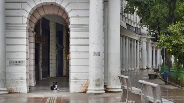 Teeming with visitors, monuments and public spaces like the inner circle of Connaught Palace, seen here, have worn a deserted look ever since the ‘Janta Curfew’ on March 22, 2020. A Rs 15,000 crore fund has been announced to ramp up the healthcare infrastructure to deal with the pandemic. (Ajay Aggarwal / HT Photo)