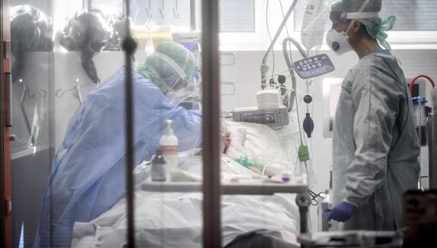 In this Thursday, March 19, 2020, file photo, medical personnel work in the intensive care unit of a hospital in Brescia, Italy. (AP photo) In this Thursday, March 19, 2020, file photo, medical personnel work in the intensive care unit of a hospital in Brescia, Italy. (AP photo)