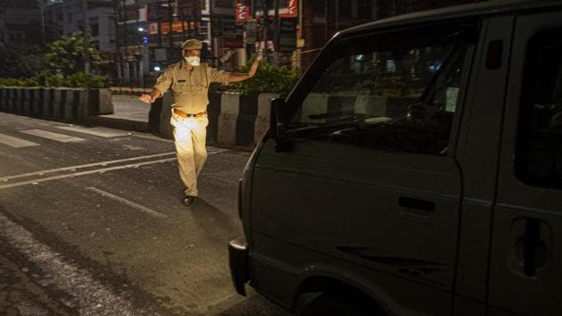 Police officer stops a vehicle during a complete lockdown amid growing concerns of coronavirus in Gauhati, India, Tuesday, March 24, 2020. (AP photo) Police officer stops a vehicle during a complete lockdown amid growing concerns of coronavirus in Gauhati, India, Tuesday, March 24, 2020. (AP photo)