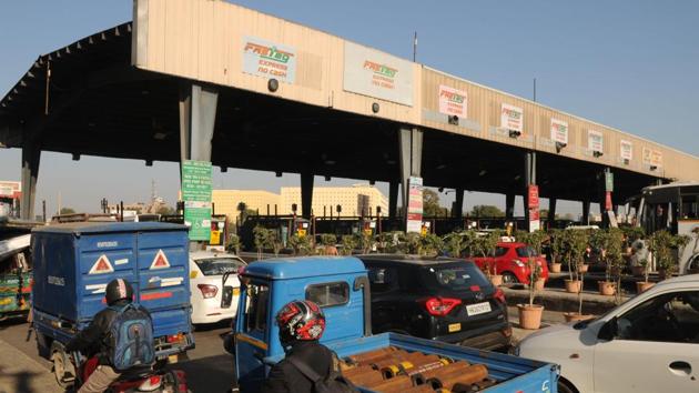 Road Transport and Highways Minister Nitin Gadkari said maintenance of roads and availability of emergency resources at toll plazas will continue as usual.(Parveen Kumar/HT file photo)
