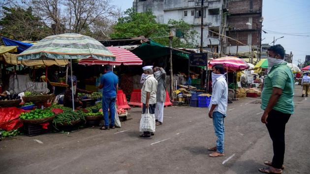 People practising social distancing at Mandai vegetable market in Pune on Wednesday. (Sanket Wankhade/HT PHOTO) People practising social distancing at Mandai vegetable market in Pune on Wednesday. (Sanket Wankhade/HT PHOTO)