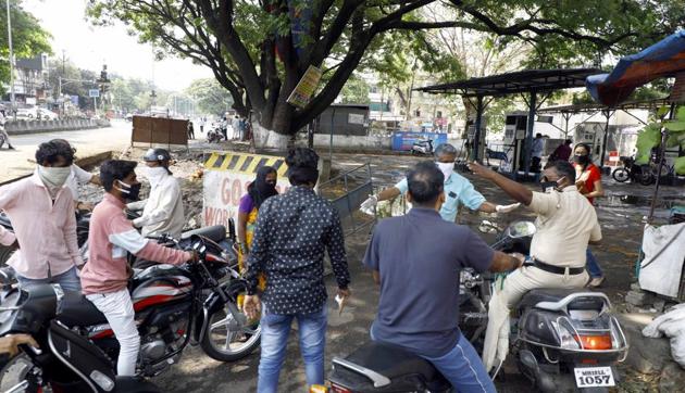 At check-posts, policemen were asking people on the streets to provide identification of any of the categories mentioned under ‘exemption’ in the prohibition order. (Rahul Raut/HT PHOTO) At check-posts, policemen were asking people on the streets to provide identification of any of the categories mentioned under ‘exemption’ in the prohibition order. (Rahul Raut/HT PHOTO)