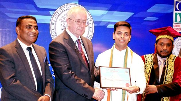 Dr Varun Gupta receiving the ‘Global Young Eduprenuer 2020’ award by George Washington of Peace in India on 29th Feb 2020.
