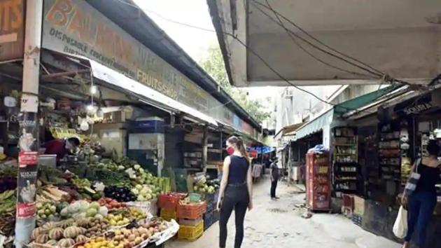 “The idea is to have fewer people exposed and at risk once they step out of the colony,” said a resident. (Sanjeev Verma/HT Photo) “The idea is to have fewer people exposed and at risk once they step out of the colony,” said a resident. (Sanjeev Verma/HT Photo)