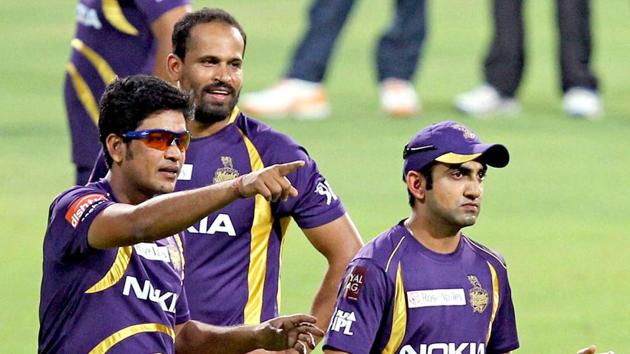 Laxmi Ratan Shukla (L) with Yusuf Pathan and Gautam Gambhir.(PTI)