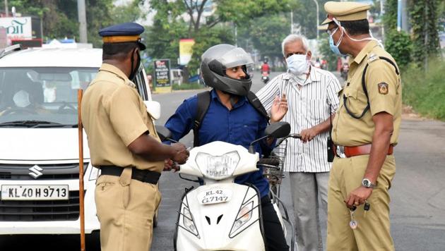 Police personnel stop a commuter amid nationwide lockdown to control the spread of COVID-19 Novel Coronavirus, in Kochi on Wednesday.(ANI photo for representation) Police personnel stop a commuter amid nationwide lockdown to control the spread of COVID-19 Novel Coronavirus, in Kochi on Wednesday.(ANI photo for representation)