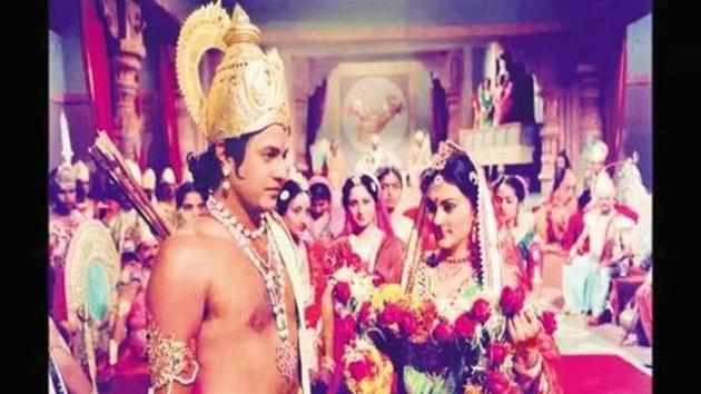 For most part, what survives in popular memory, is the vision of people performing an aarti in front of their television sets as Ramayana played every Sunday.(Livemint Archive) For most part, what survives in popular memory, is the vision of people performing an aarti in front of their television sets as Ramayana played every Sunday.(Livemint Archive)
