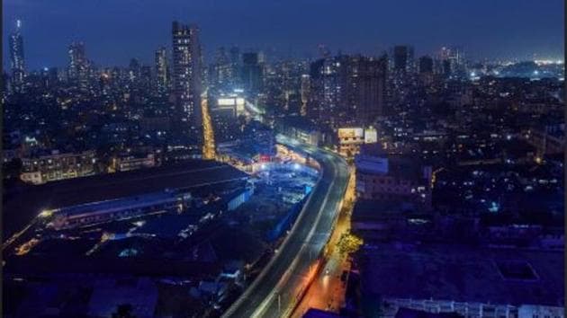 An aerial evening view of an empty JJ Bridge in Mumbai. (BHUSHAN KOYANDE/HT Photo) 