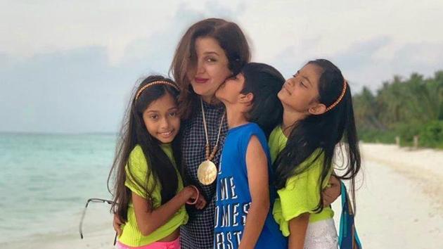 Farah Khan poses with her kids. Farah Khan poses with her kids.