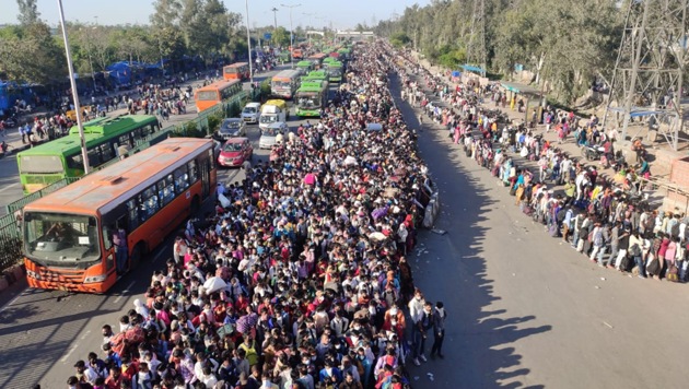 The movement of migrant workers began on March 24, when PM Modi announced a countrywide lockdown.(HT Photo)