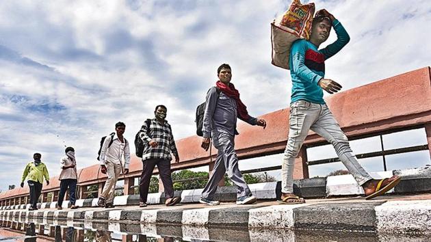 Migrant workers return to their villages in Uttar Pradesh after nationwide lockdown in New Delhi on Friday, March 28, 2020. (Sanchit Khanna / HT Photo) Migrant workers return to their villages in Uttar Pradesh after nationwide lockdown in New Delhi on Friday, March 28, 2020. (Sanchit Khanna / HT Photo)