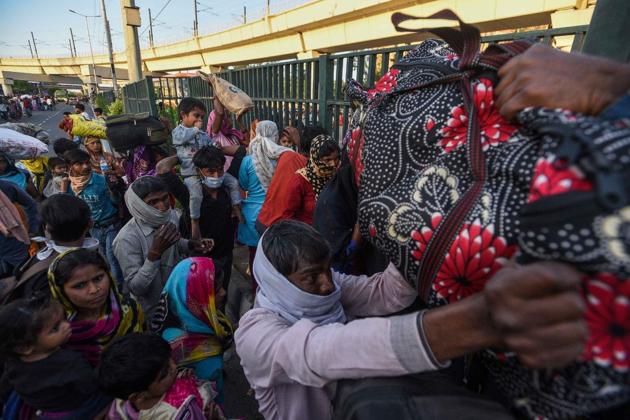 Migrant workforce’s march home presents a grave humanitarian crisis and a threat of spike in infections (HT Photo/Biplov Bhuyan) Migrant workforce’s march home presents a grave humanitarian crisis and a threat of spike in infections (HT Photo/Biplov Bhuyan)