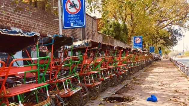 After the lockdown to prevent coronavirus from spreading was imposed, many rickshaw-pullers in Delhi have not been able to earn and arrange two proper meals for themselves.(Sourced Photo)
